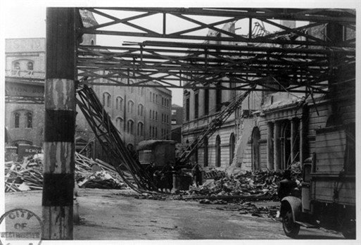 Photo:V1 strike on Hudson's Place, Victoria Station, 1944