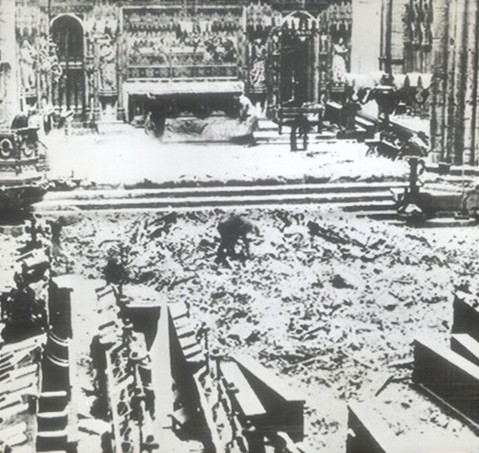 Photo:Westminster Abbey High Altar: debris from collapsed Lantern Roof, 11 May 1941