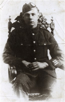 Photo:Pte Georgie Seaby returned from WW1 with a serious headwound that affected him for the rest of his life.  When he couldn't work as a flower seller it was his family and fellow costers that helped him out.