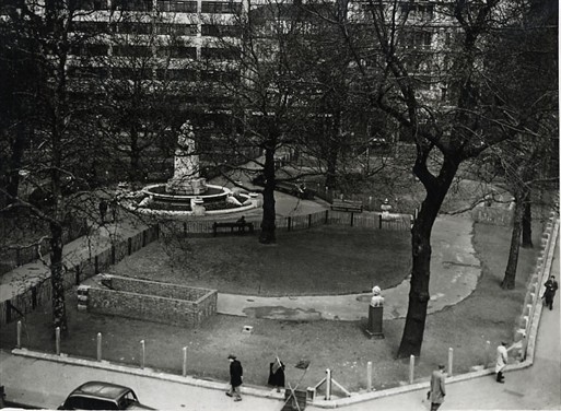 Photo:Leicester Square showing the entrance to the completed shelter